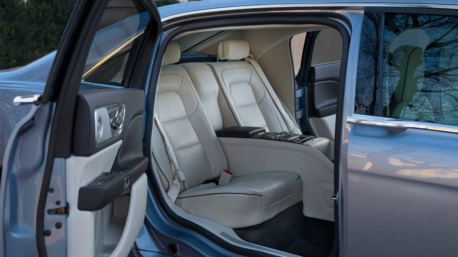 There's Now A 2019 Lincoln Continental With Suicide Doors