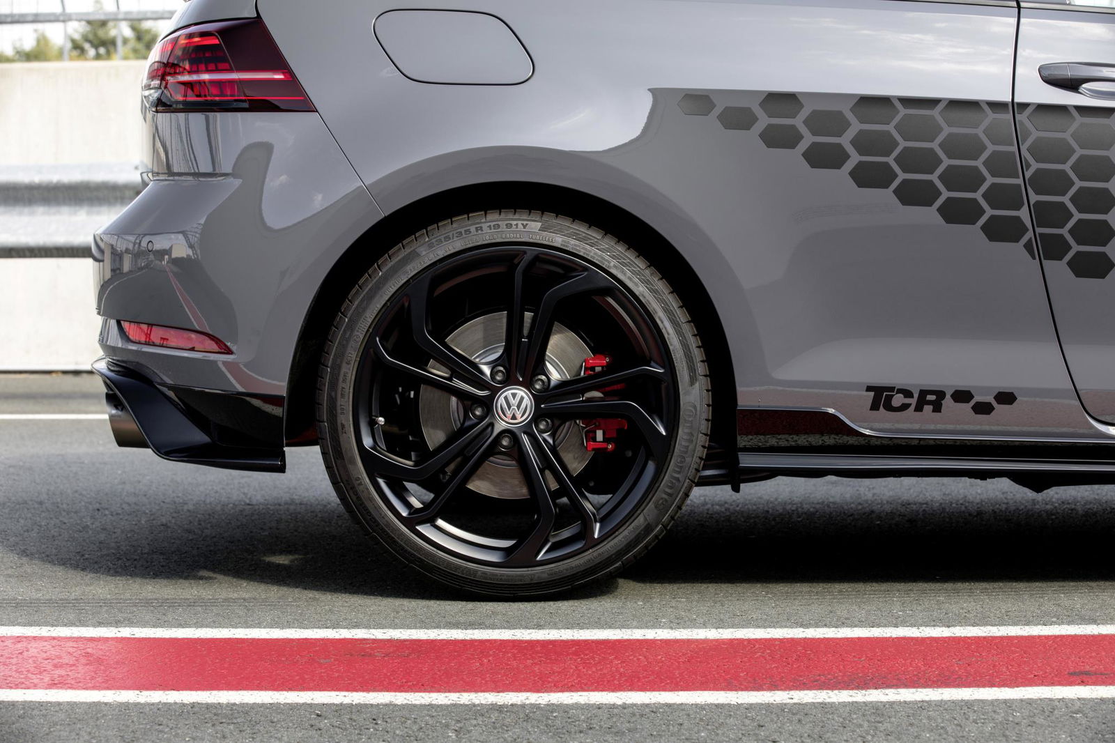 The 286bhp VW Golf GTI TCR Will Do 162mph