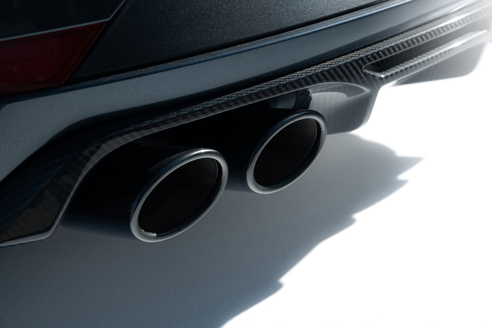 The Leon Cupra R ST features various carbonfibre details