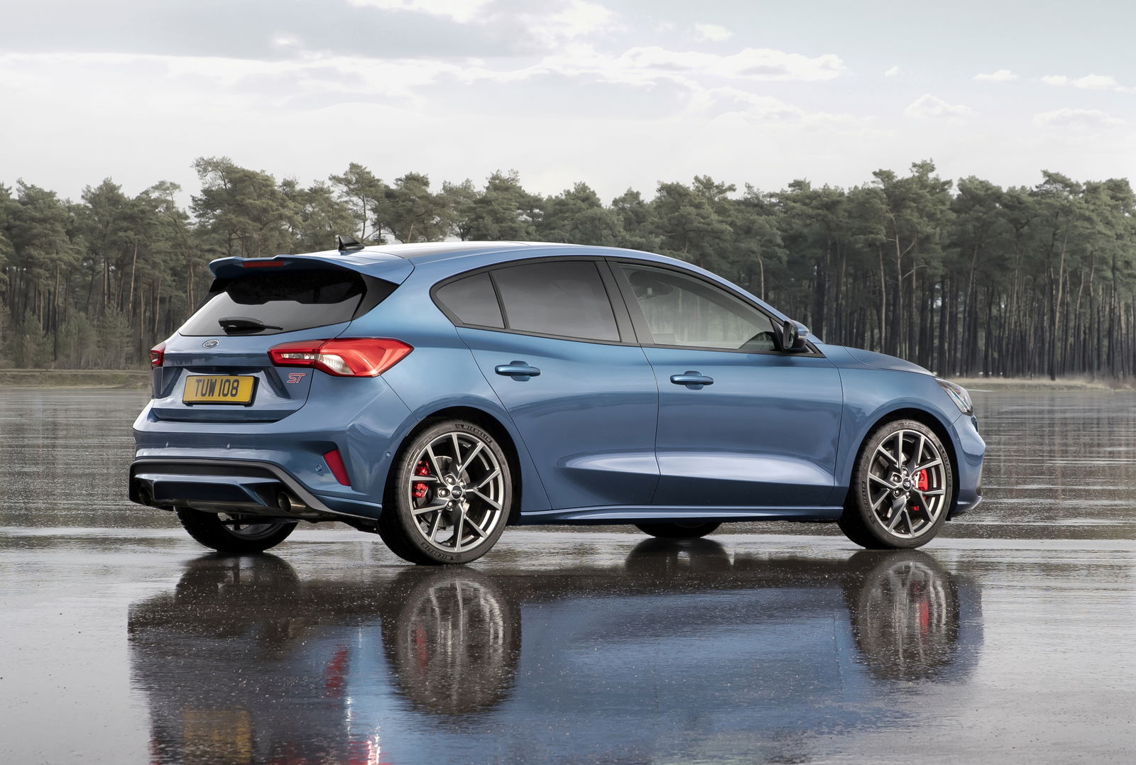 The New Ford Focus ST Is Almost £1000 Cheaper Than A Golf GTI