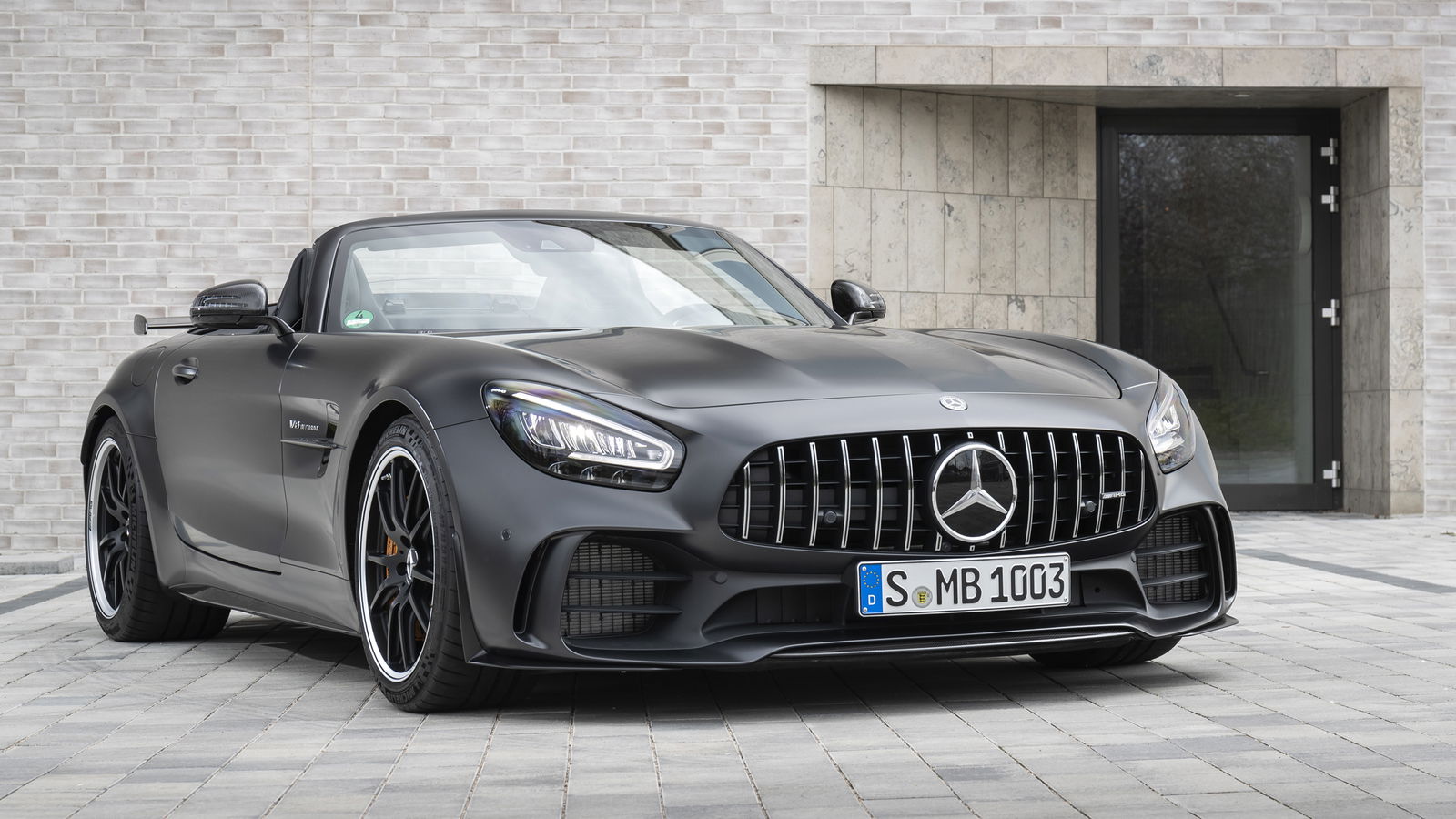 The Mercedes-AMG GT R Roadster Is £30,000 More Expensive Than The Coupe