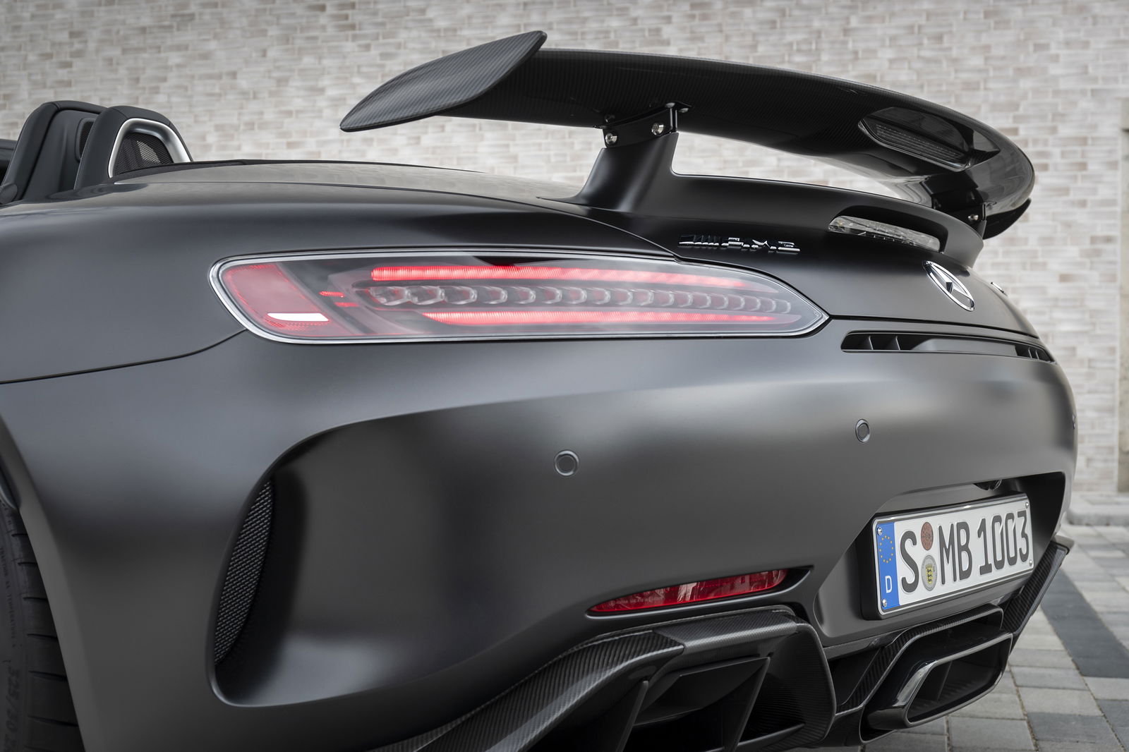 The Mercedes-AMG GT R Roadster Is £30,000 More Expensive Than The Coupe