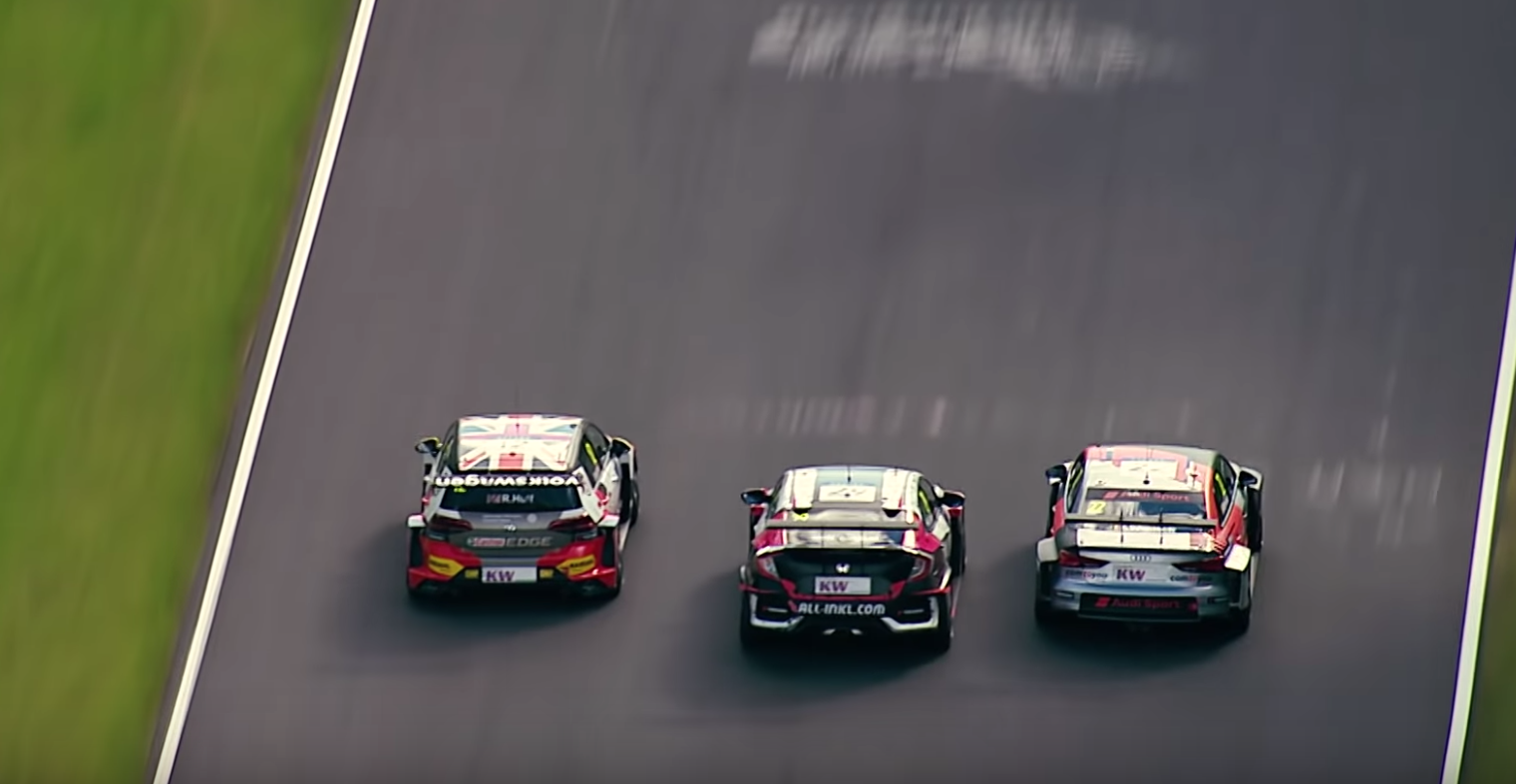 Touring Car Drivers Hit Each Other Multiple Times During Fast 'Ring Battle