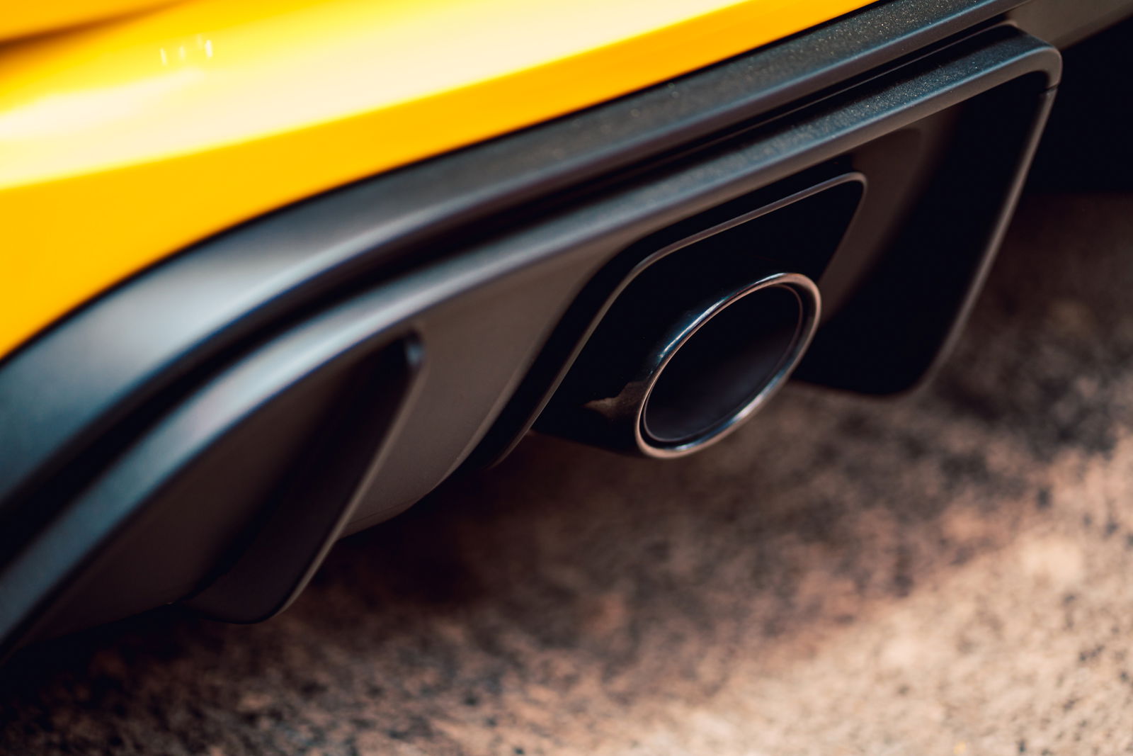 The Porsche 9A2 Evo uses petrol particulate filters