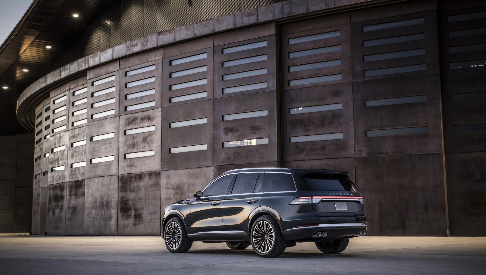 Surprise: The Lincoln Aviator Hybrid Kicks Out Nearly 500bhp And Over 600lb ft