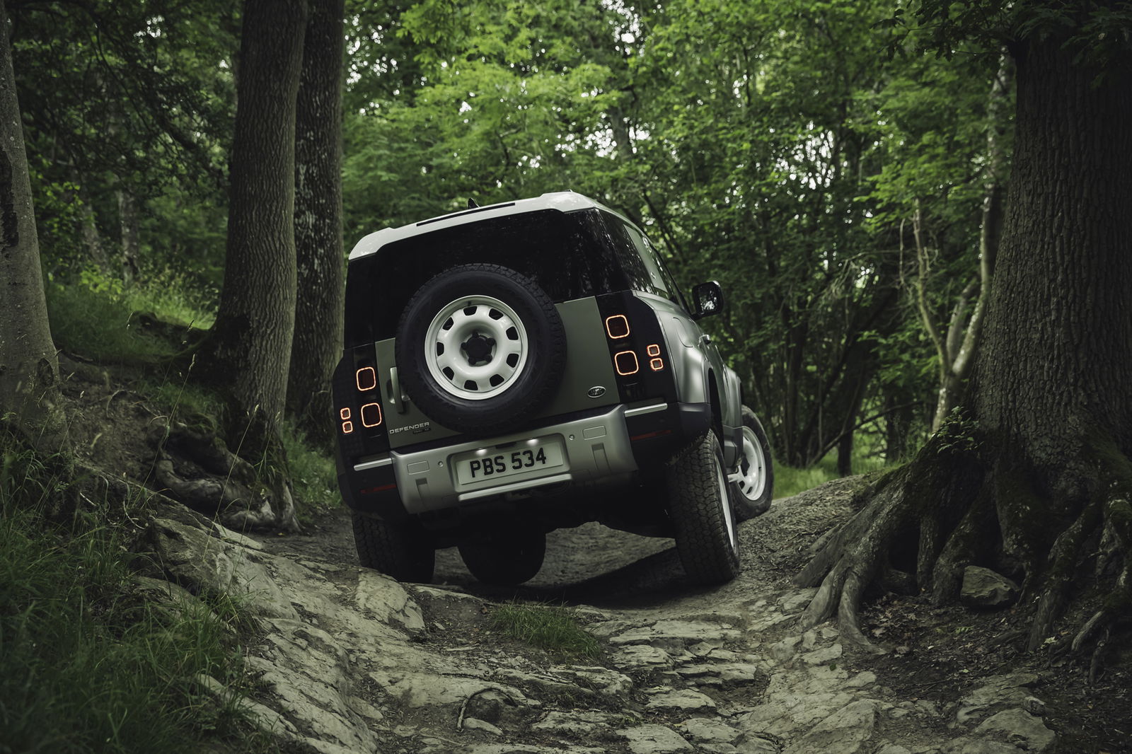 The New Land Rover Defender’s Identity Crisis Sweetens The Discovery 5