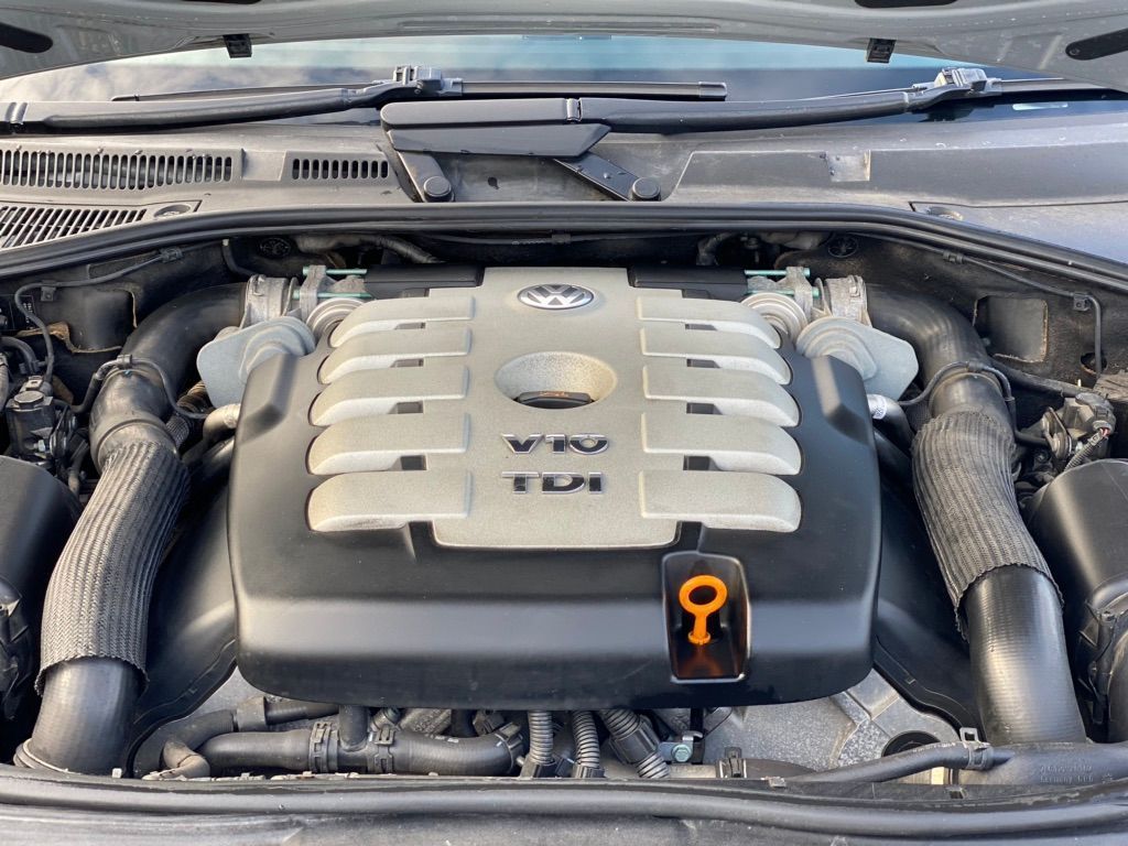 Are You Brave Enough For This £6000 VW Touareg V10 TDI?