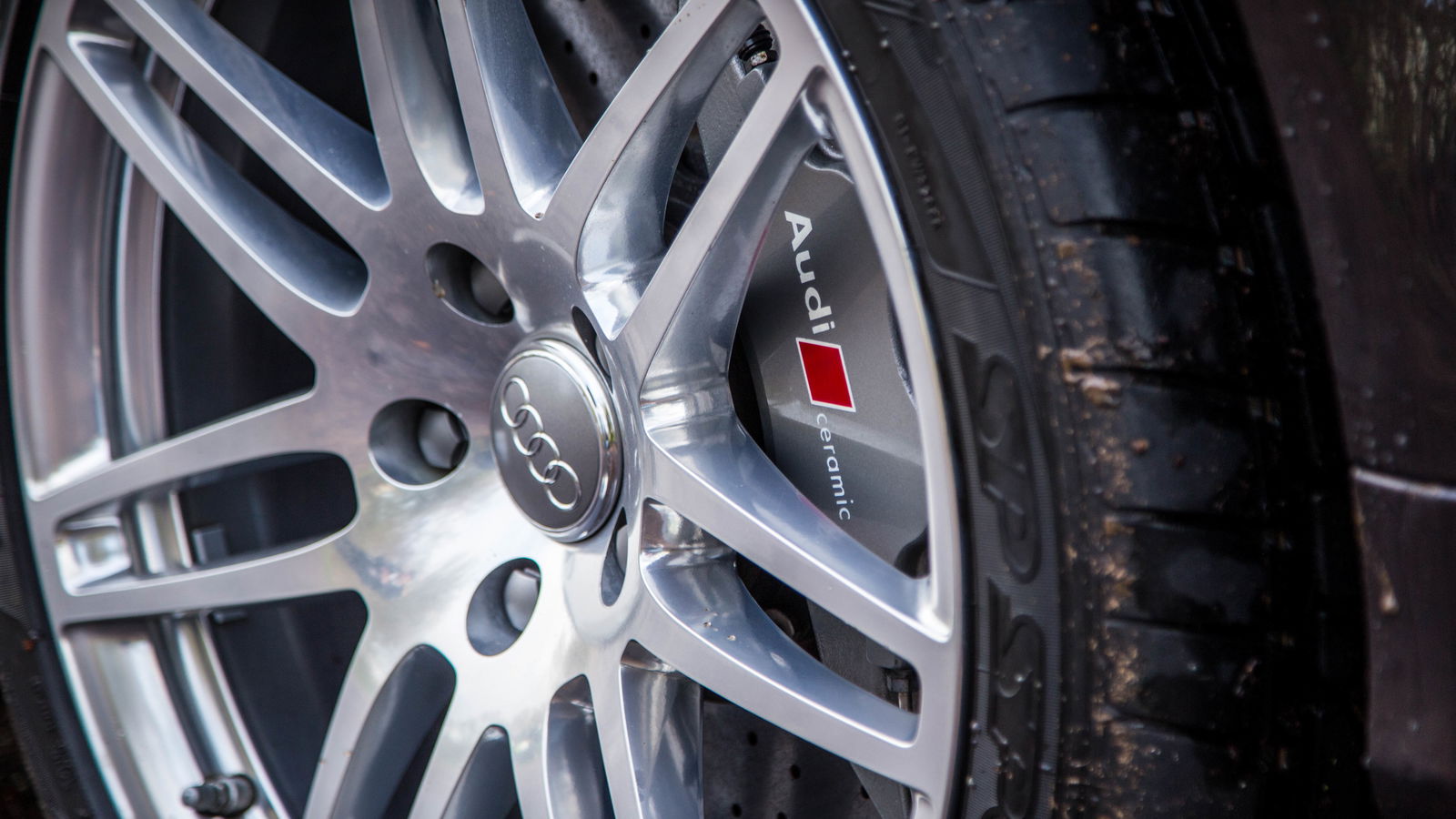 What It's Like Driving The 1000Nm Audi Q7 V12 TDI
