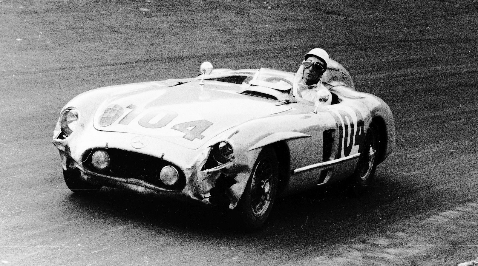 Moss at the 1955 Targa Florio road race (Image via Mercedes-Benz)
