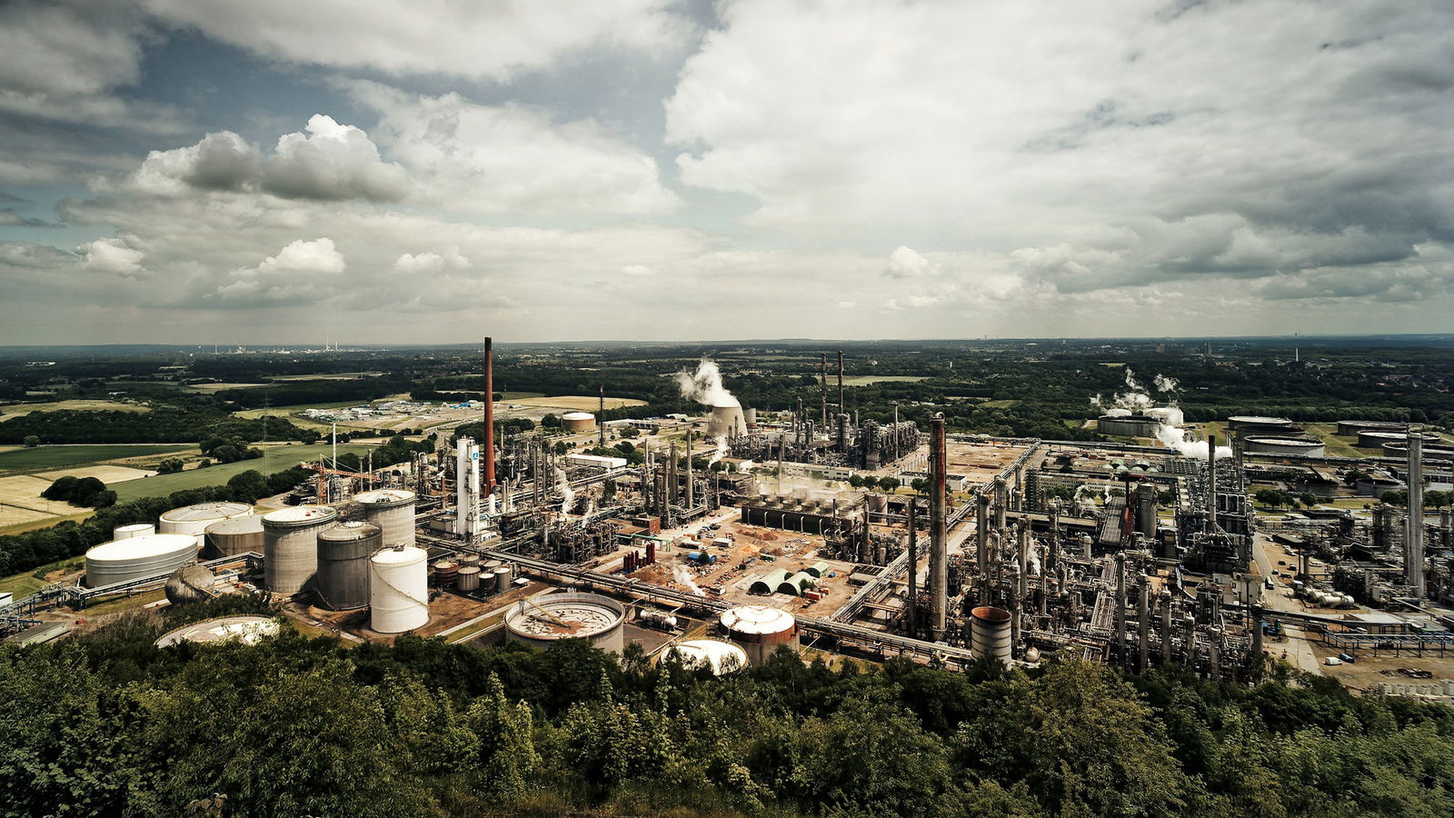 Synthetic Fuels Could Save The ICE And The Planet, Say Oil Refiners