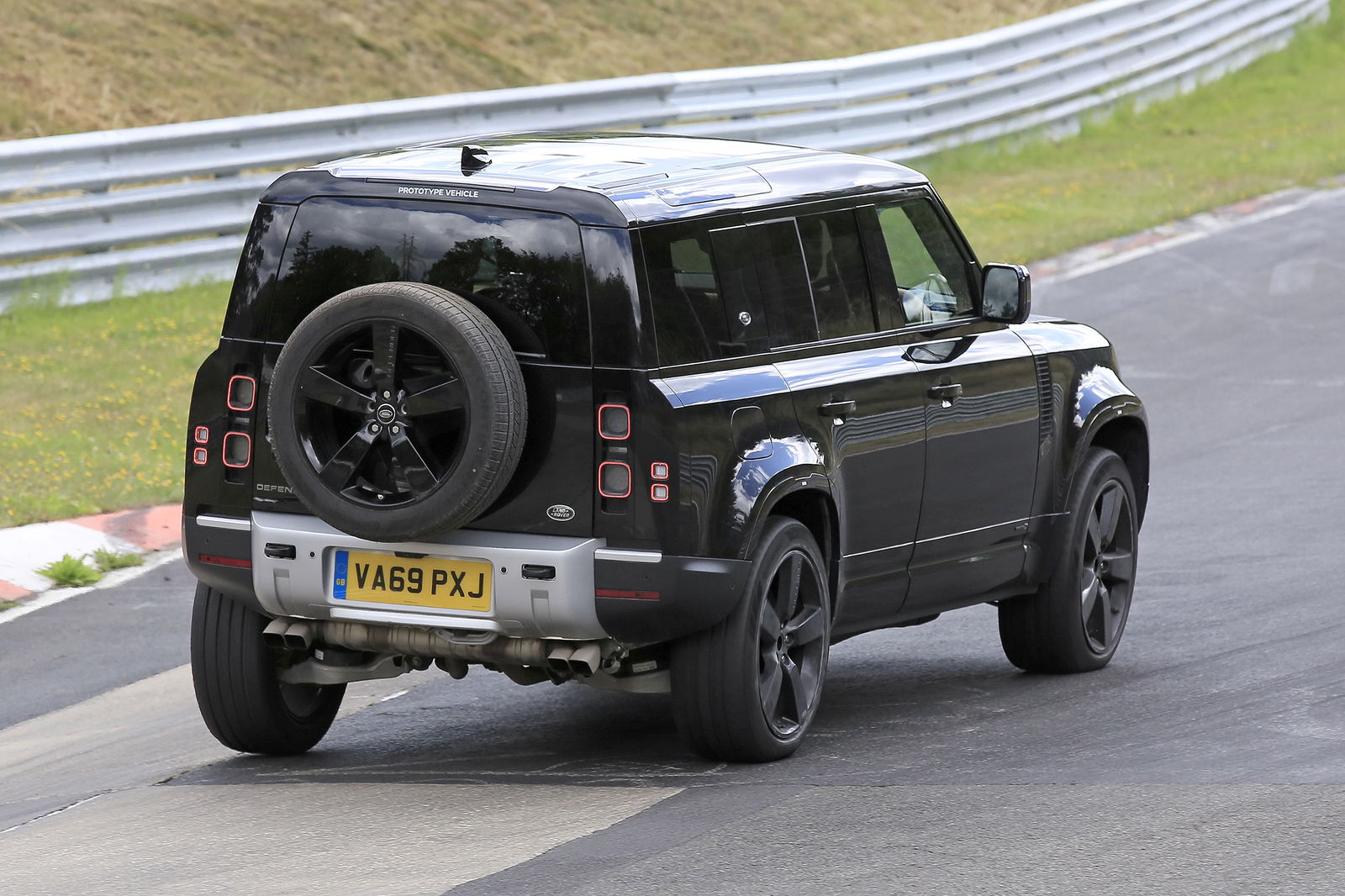 V8 Land Rover Defender Looks Surprisingly Competent At Nurburgring Hot Laps