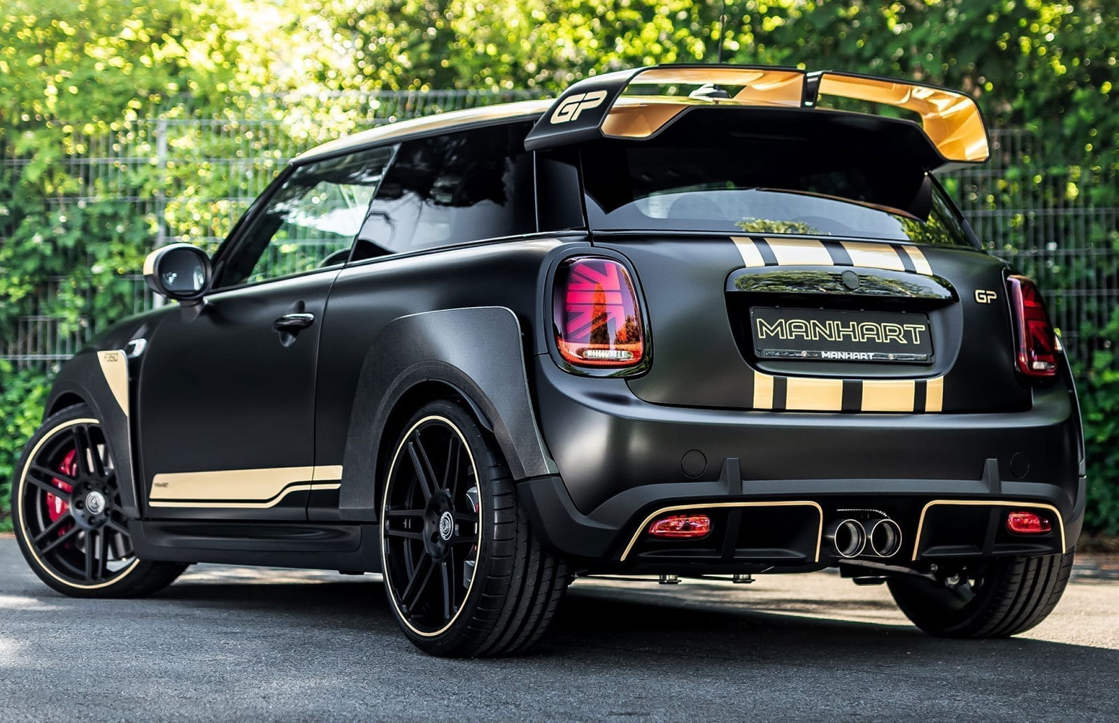 The Manhart Mini 'GP3' Has 350bhp And Lots Of Gold Bits