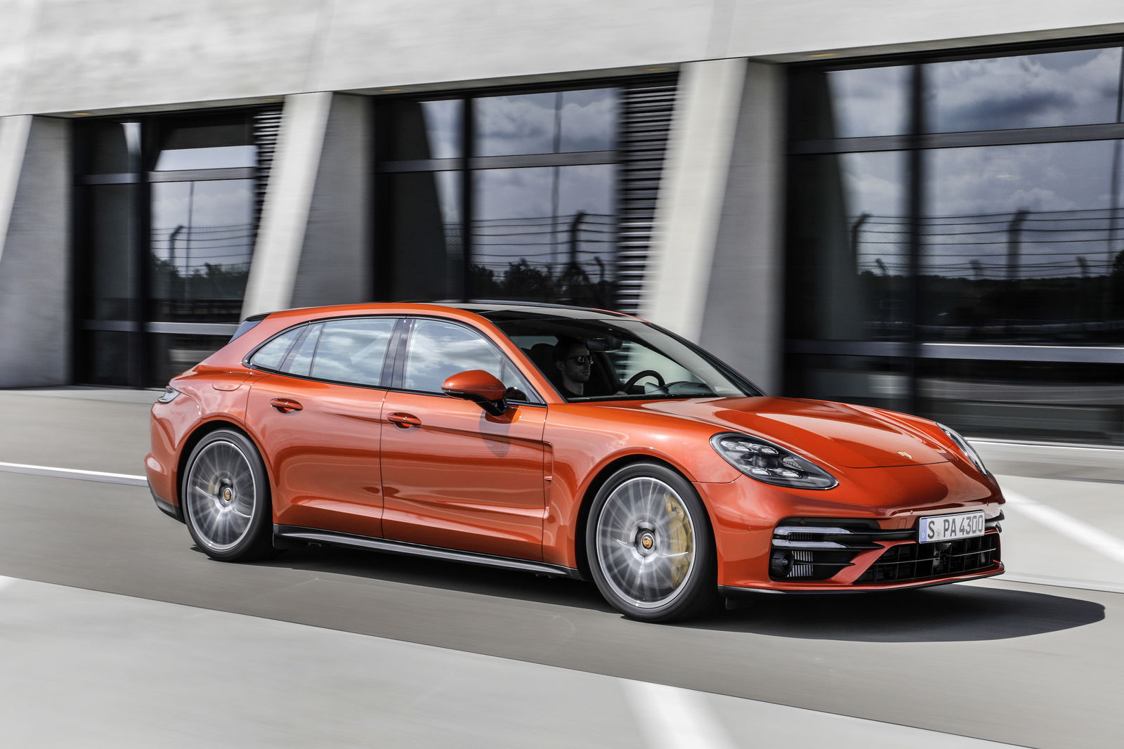 The New 621bhp Porsche Panamera Turbo S Does 0-62mph In 3.1sec