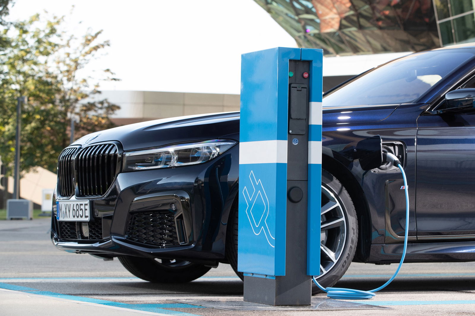I Bought The Cheapest E31 BMW 850i In Europe And I Regret Nothing (Yet)