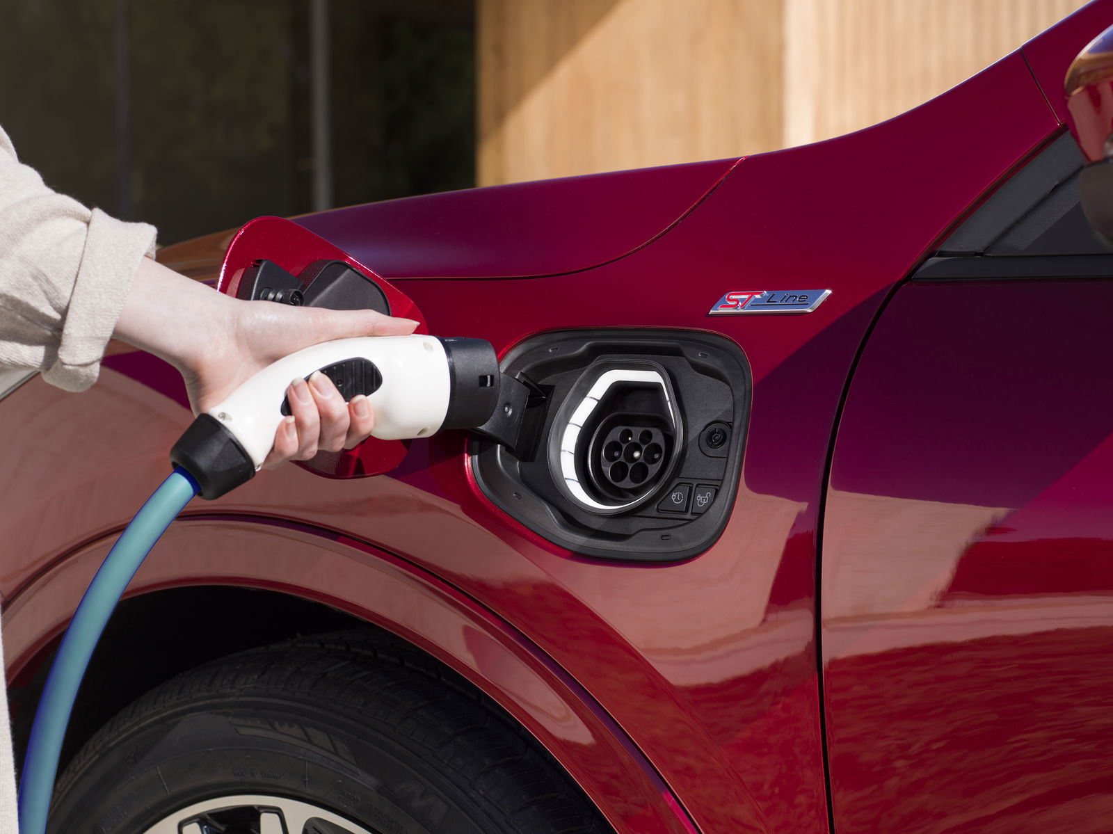 Ford Halts Kuga PHEV Sales Over Battery Fires
