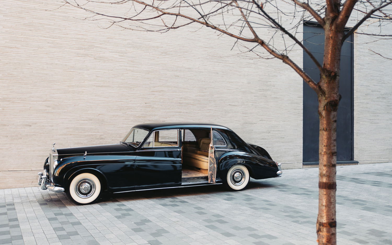 An Electric Rolls-Royce Phantom V Is The Definition Of Refinement