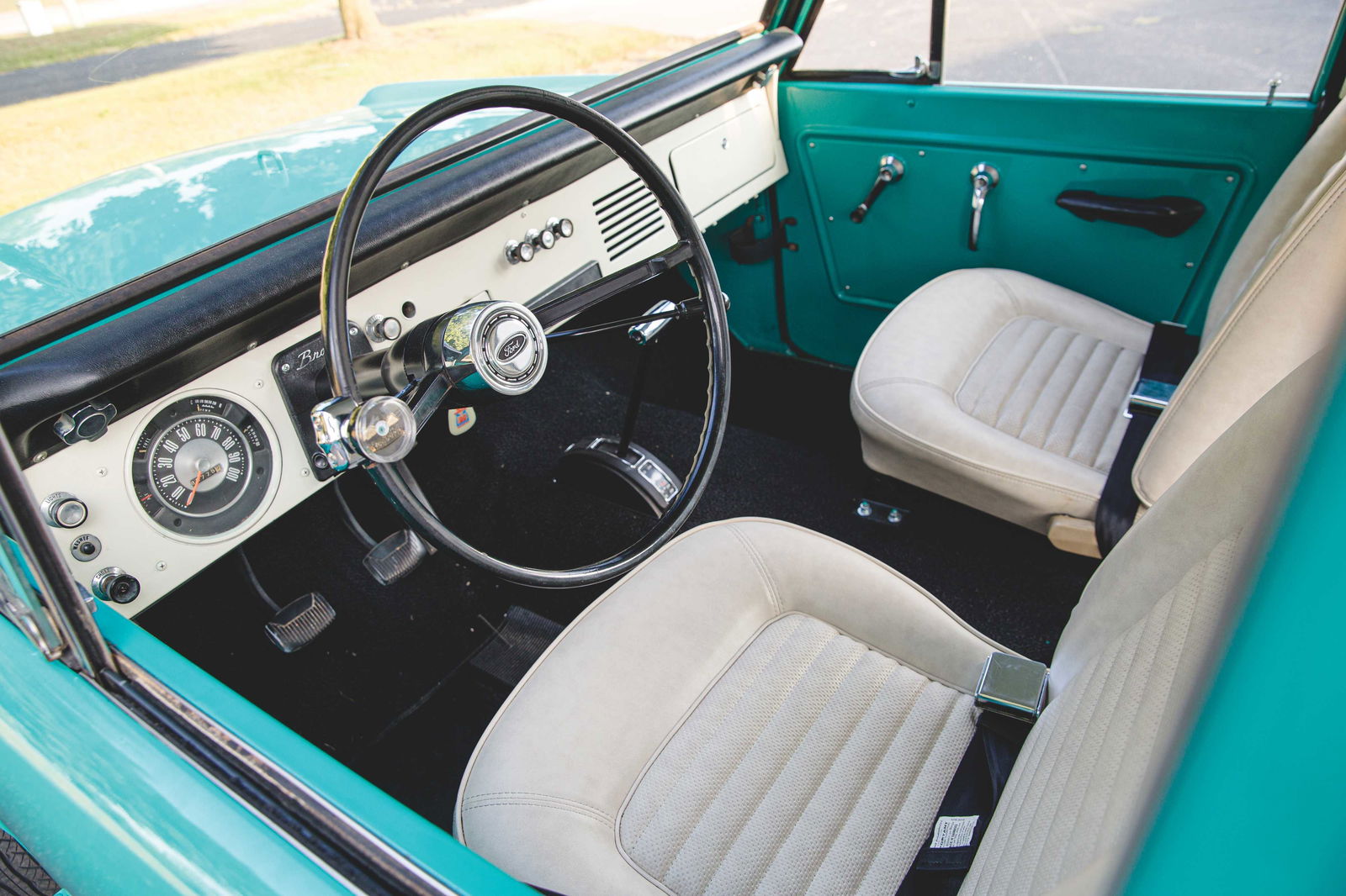 Ultra-Cool Jeep Gladiator Farout Concept Lets You Sleep Wherever You Park