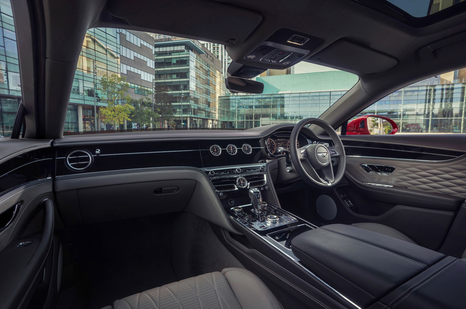 The 542bhp Bentley Flying Spur V8 Is 100kg Lighter Than The W12, Still Silly Fast