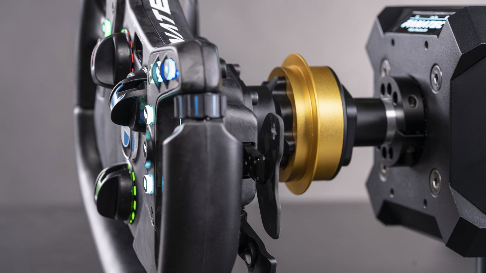 The wheel can communicate with the 2022 M4 GT3 via CAN bus
