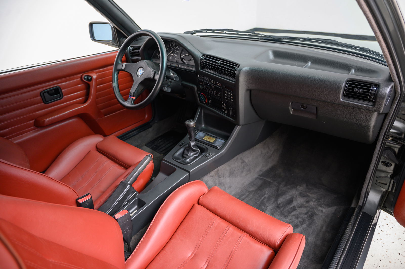 This BMW 325iS Is A Sporty E30 Curio