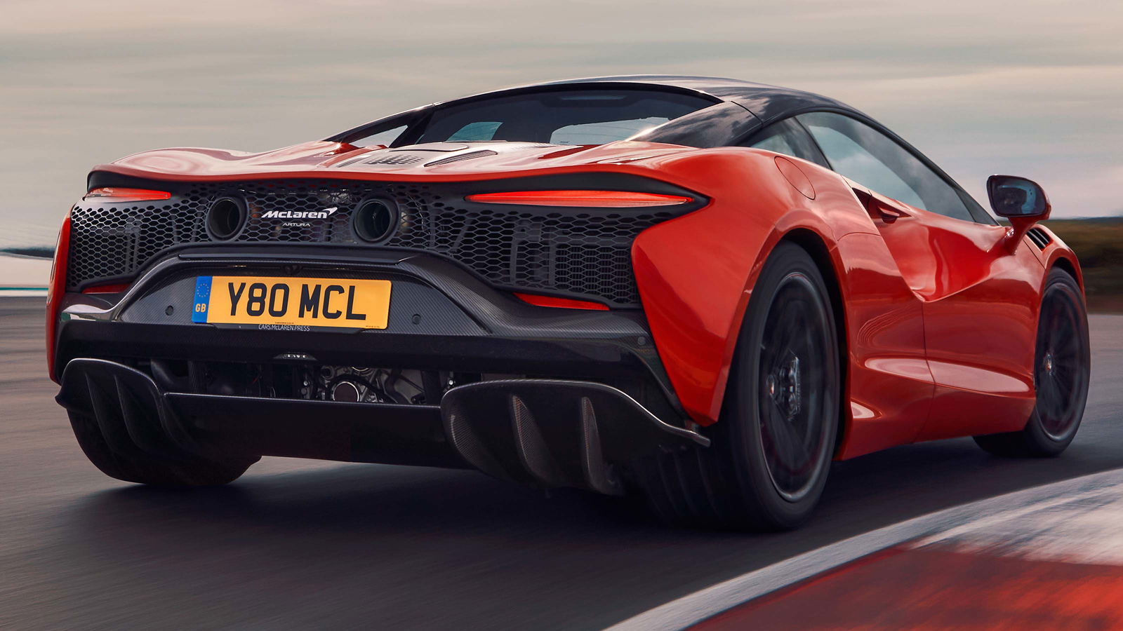 In terms of styling, the Artura blends elements of the 720S, Elva and Senna in a silhouette reminiscent of the 570S