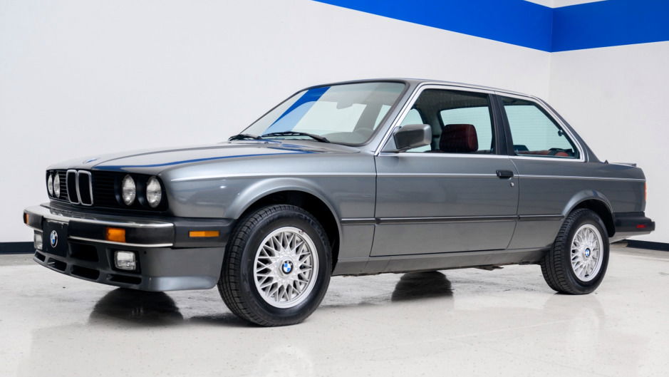 This BMW 325iS Is A Sporty E30 Curio