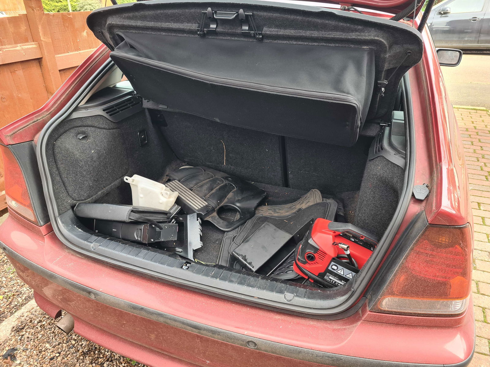 The boot's a decent size (excuse the mess, I bought it like that)