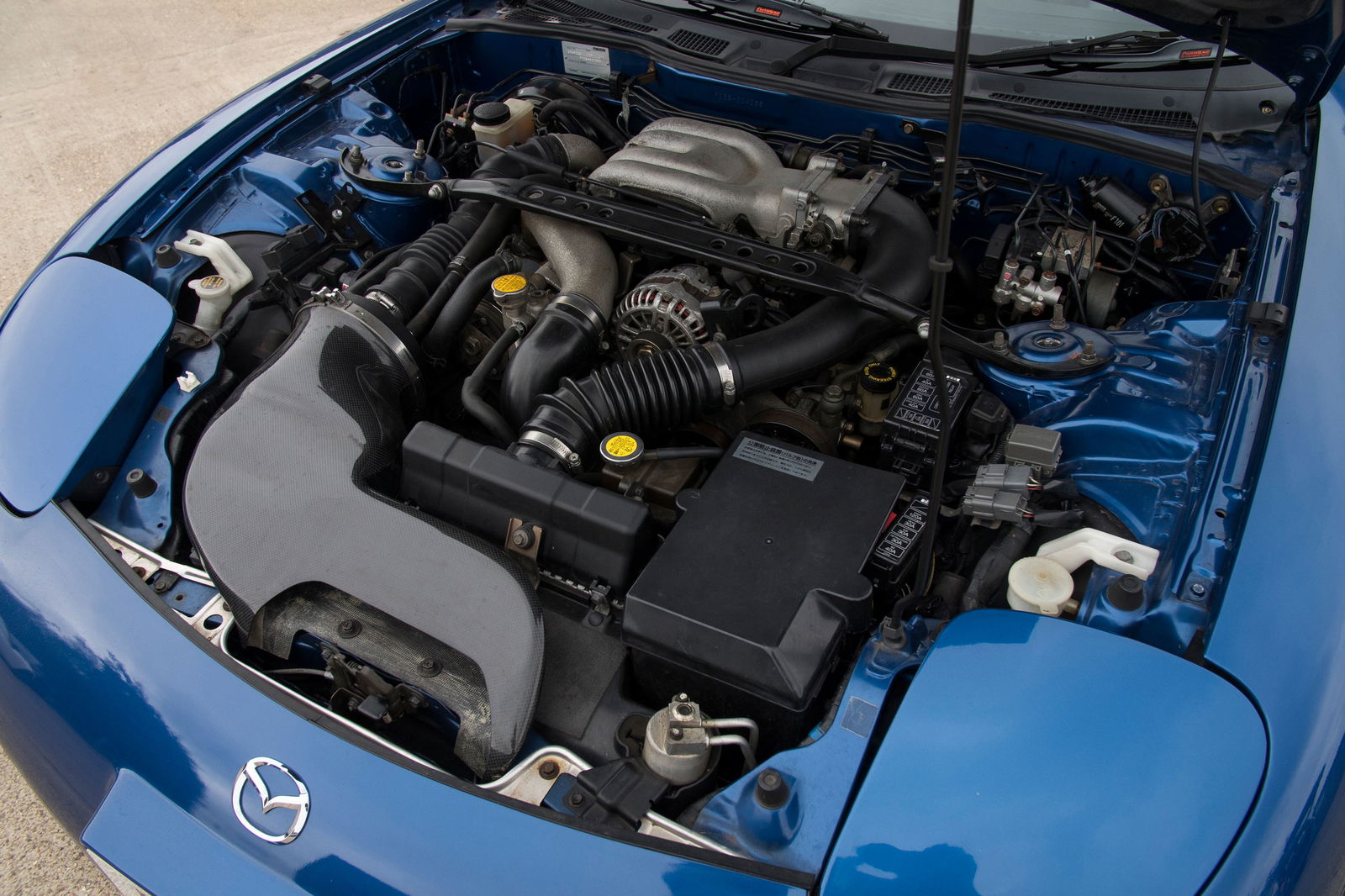 A 13B two-rotar engine looking resplendent under the bonnet of this RX-7 Bathurst Edition