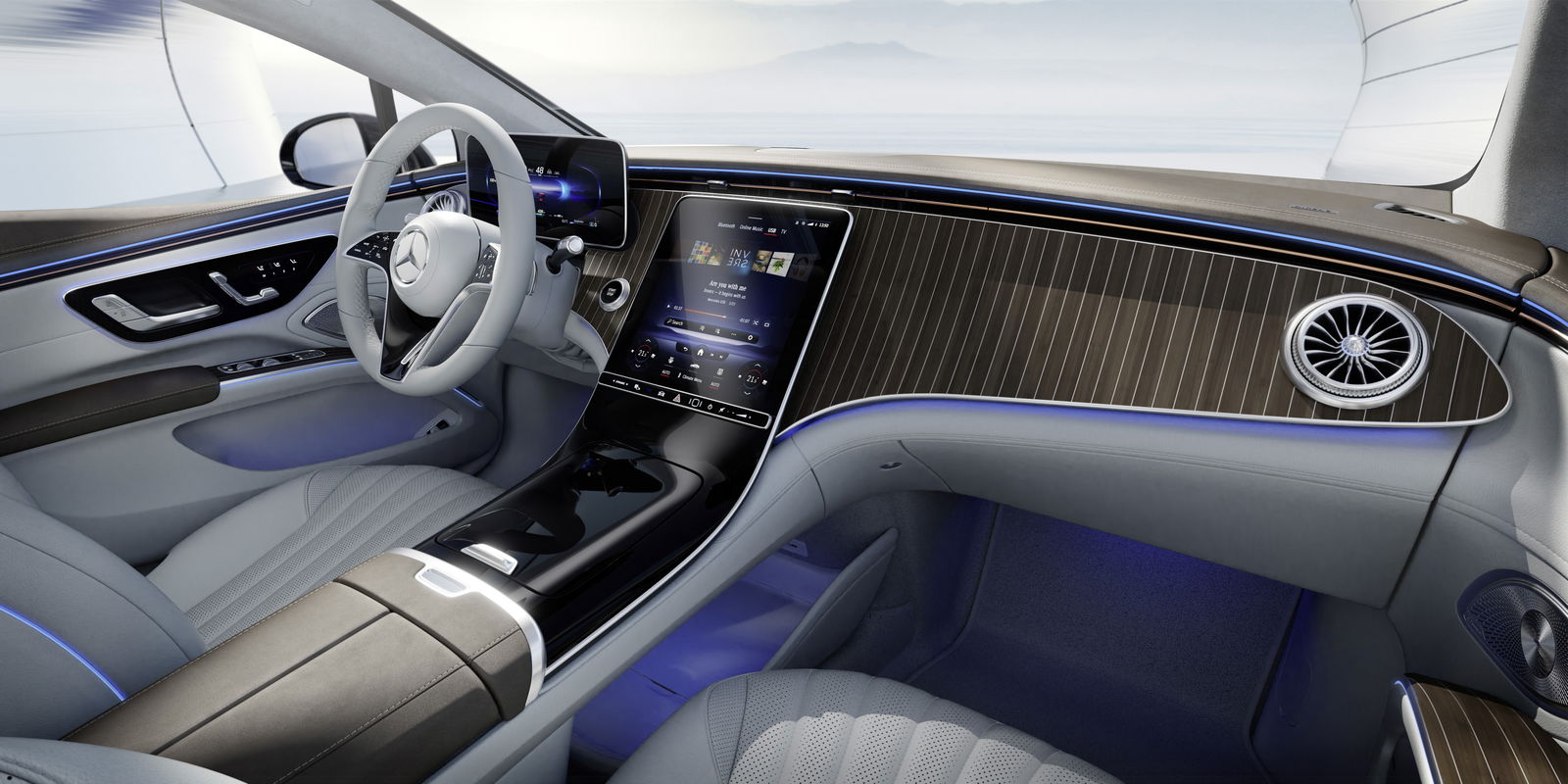 Leave the Hyperscreen option unchecked, and you get the same central display as the new S-Class