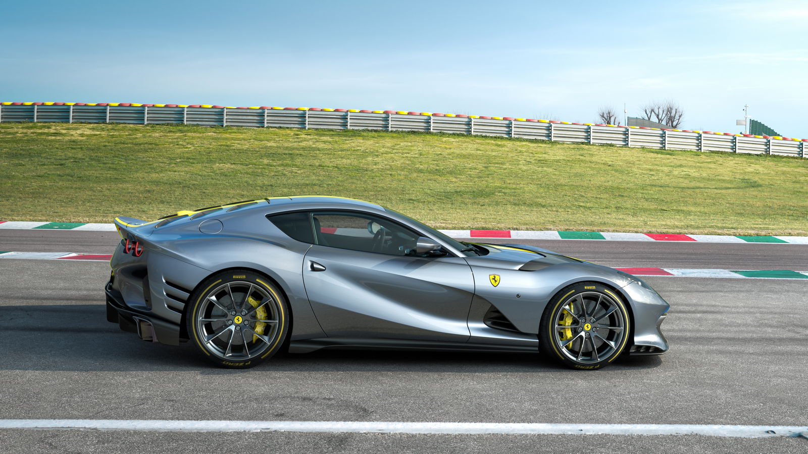 The 818bhp Ferrari 812 Competizione Revs To 9500rpm