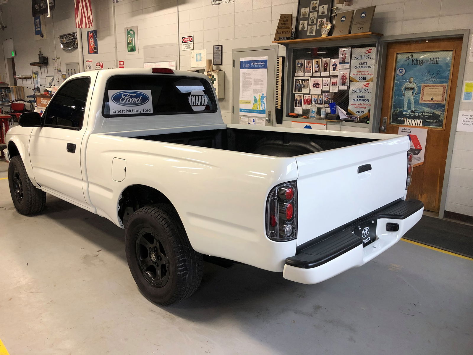 A Toyota Tacoma With An E30 3-Series Face Is A Weirdly Beautiful Match