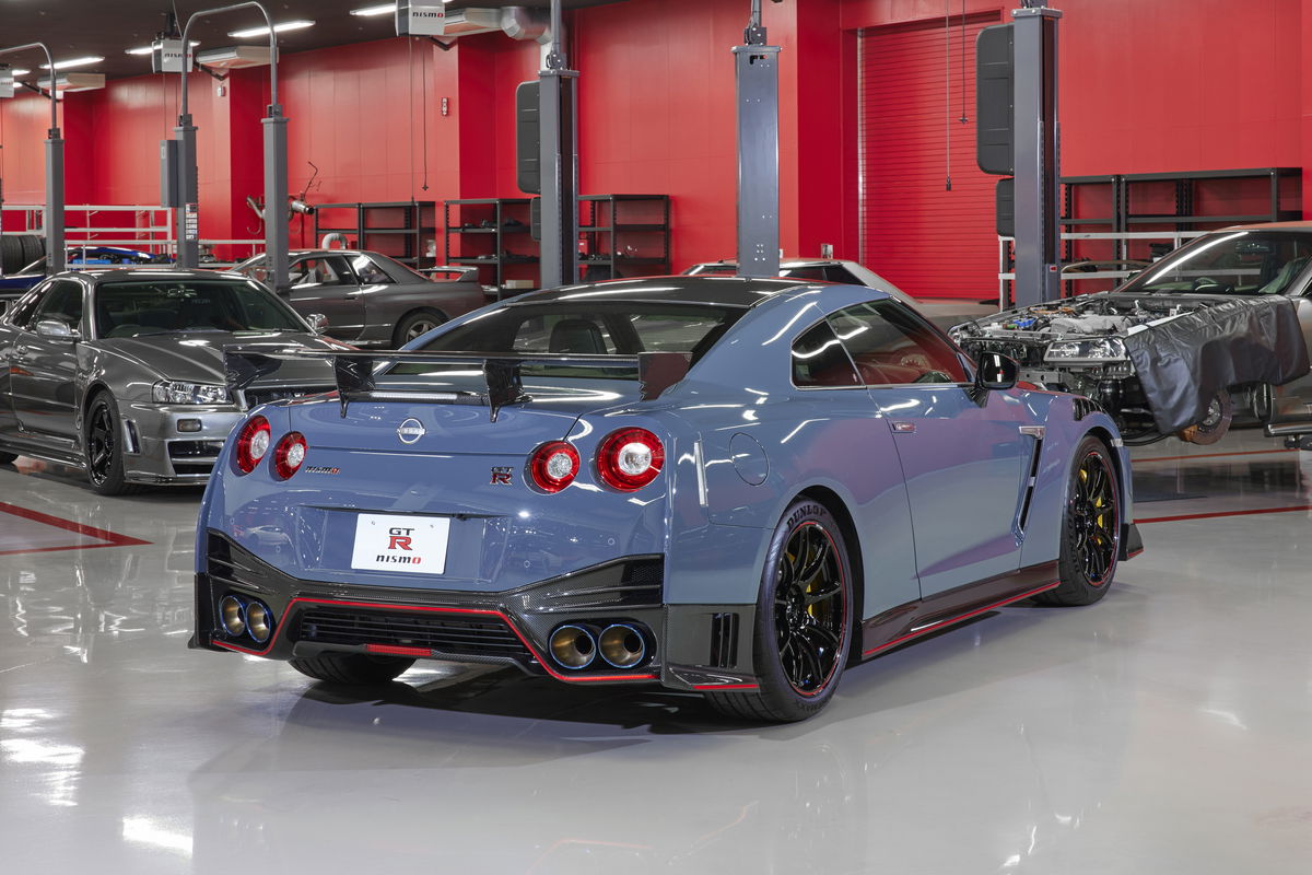 2022 Nissan GT-R Nismo Shows Off Its New Naked Carbon Bonnet
