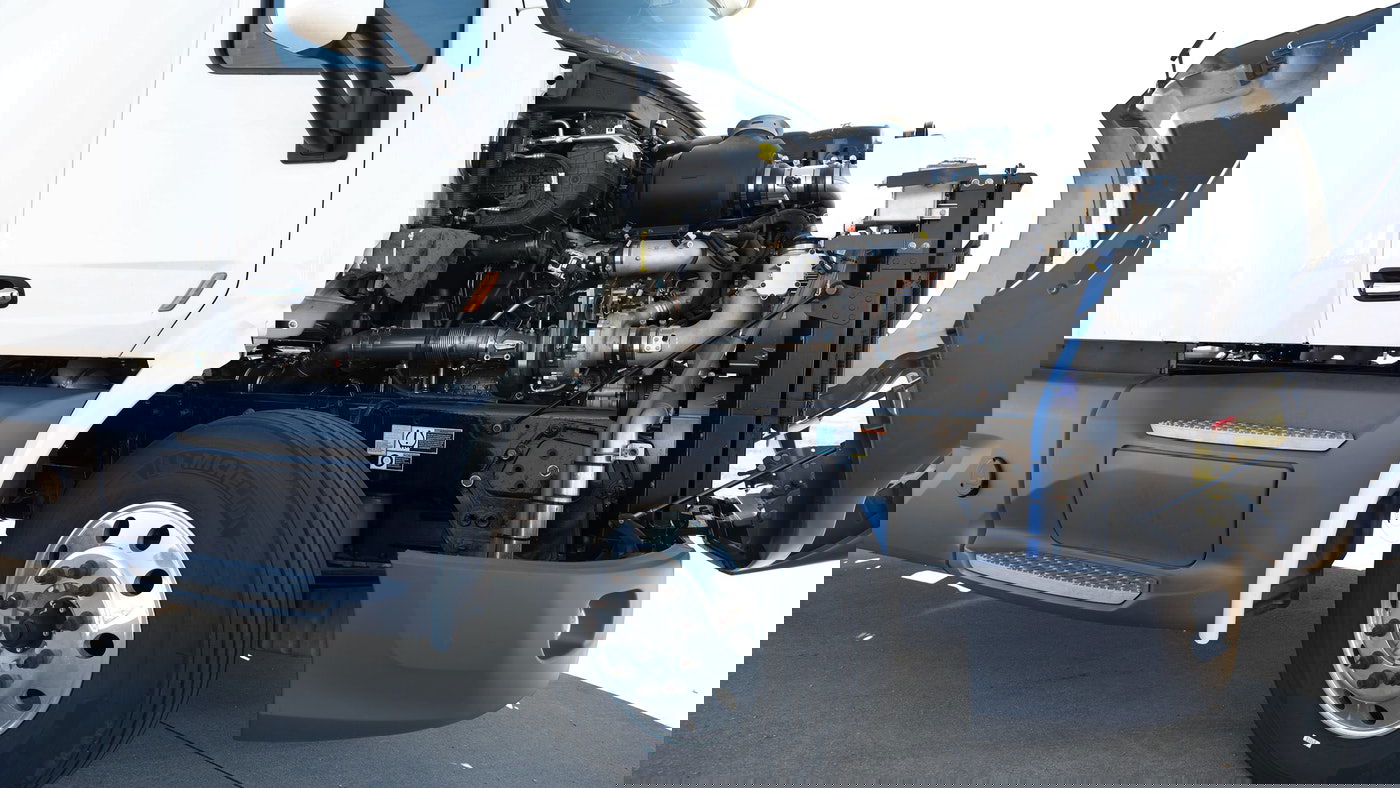 A New 10.6L Two-Stroke Diesel Engine Has 3 Cylinders And 6 Pistons