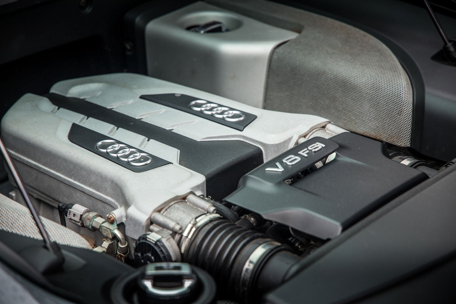A Gated Manual 4.2 Audi R8 Is More Fun Than Any Modern Supercar