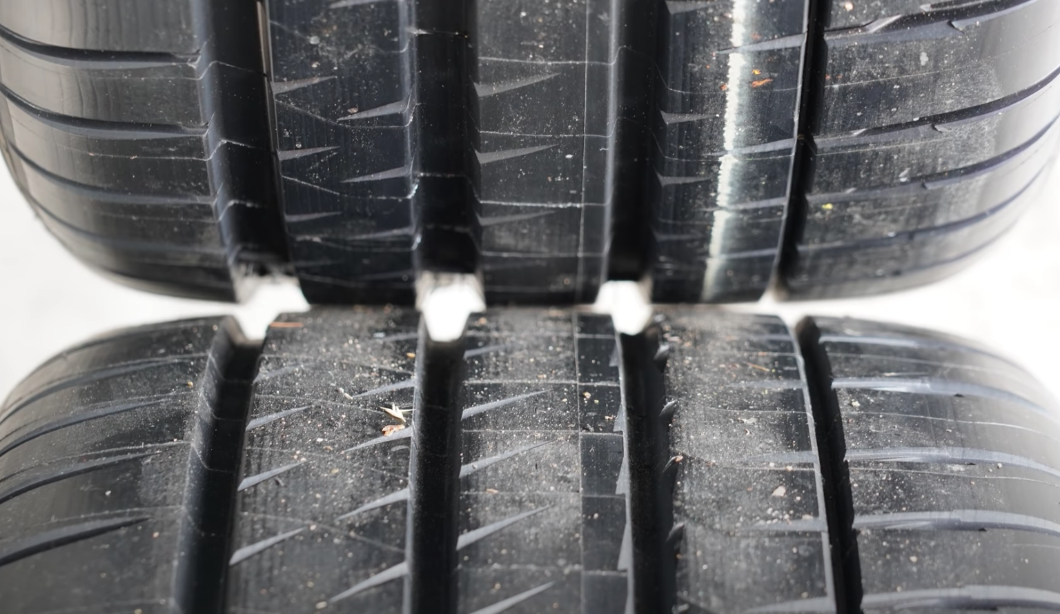 How the groove widths, locations and depths compare between the OE 4S (above) and the aftermarket version (below)