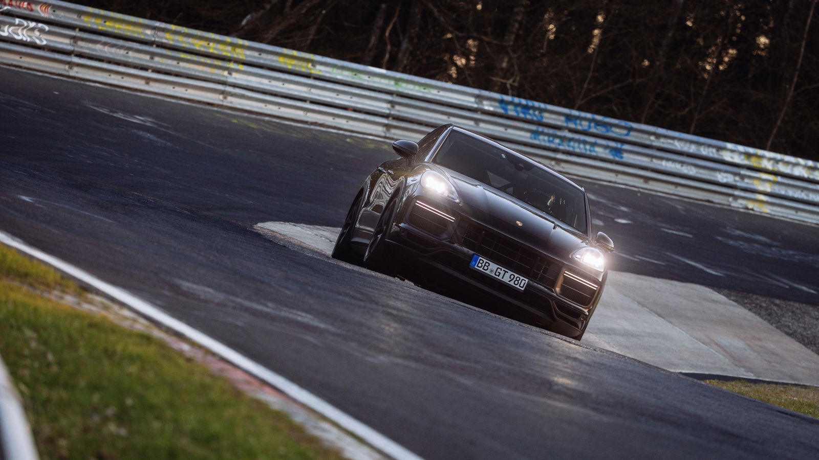 The Porshe Cayenne Is As Fast As A 997-Gen 911 Turbo Around The 'Ring