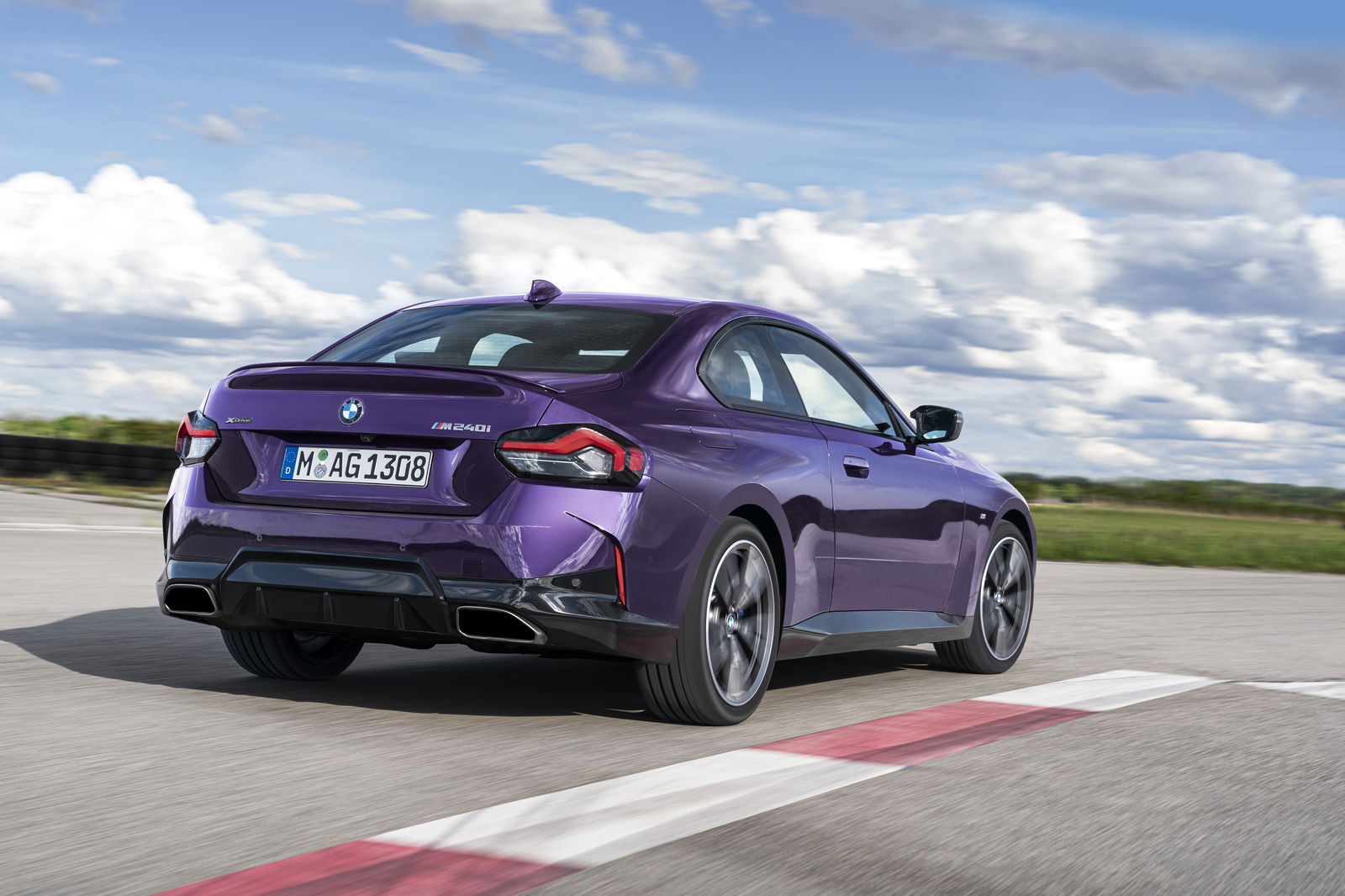 'G42' BMW M240i Arrives With AWD, A 369bhp I6 And A Sensibly-Sized Grille