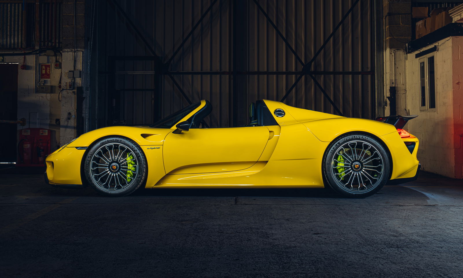 This £900k Porsche 918 Spyder Looks Vibrant In Racing Yellow