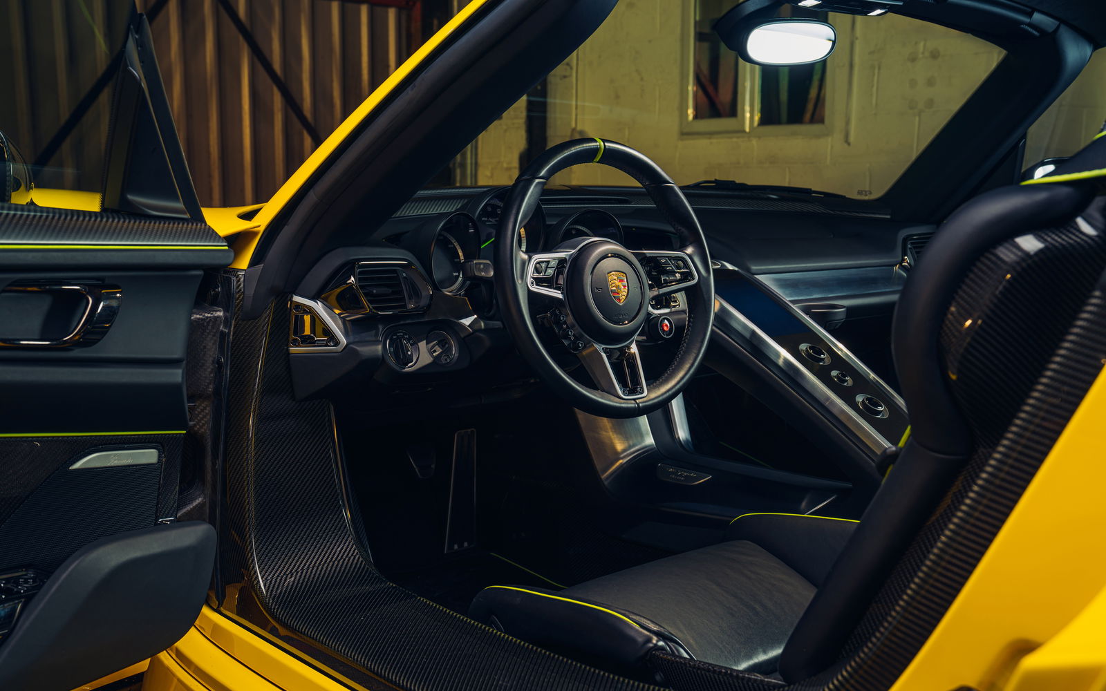 This £900k Porsche 918 Spyder Looks Vibrant In Racing Yellow