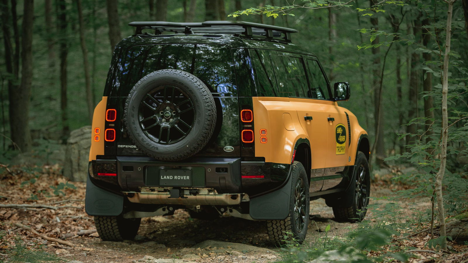 Special-Edition Defender Riffs Off Camel Trophy 4x4s