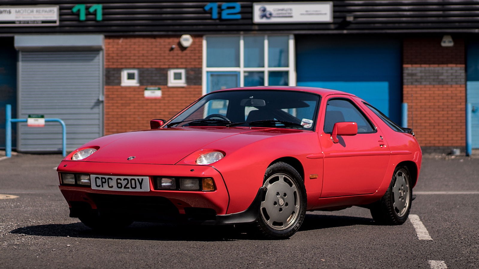 Here's A Manual Porsche 928 That'll Cost A Lot Less Than £1.5 Million