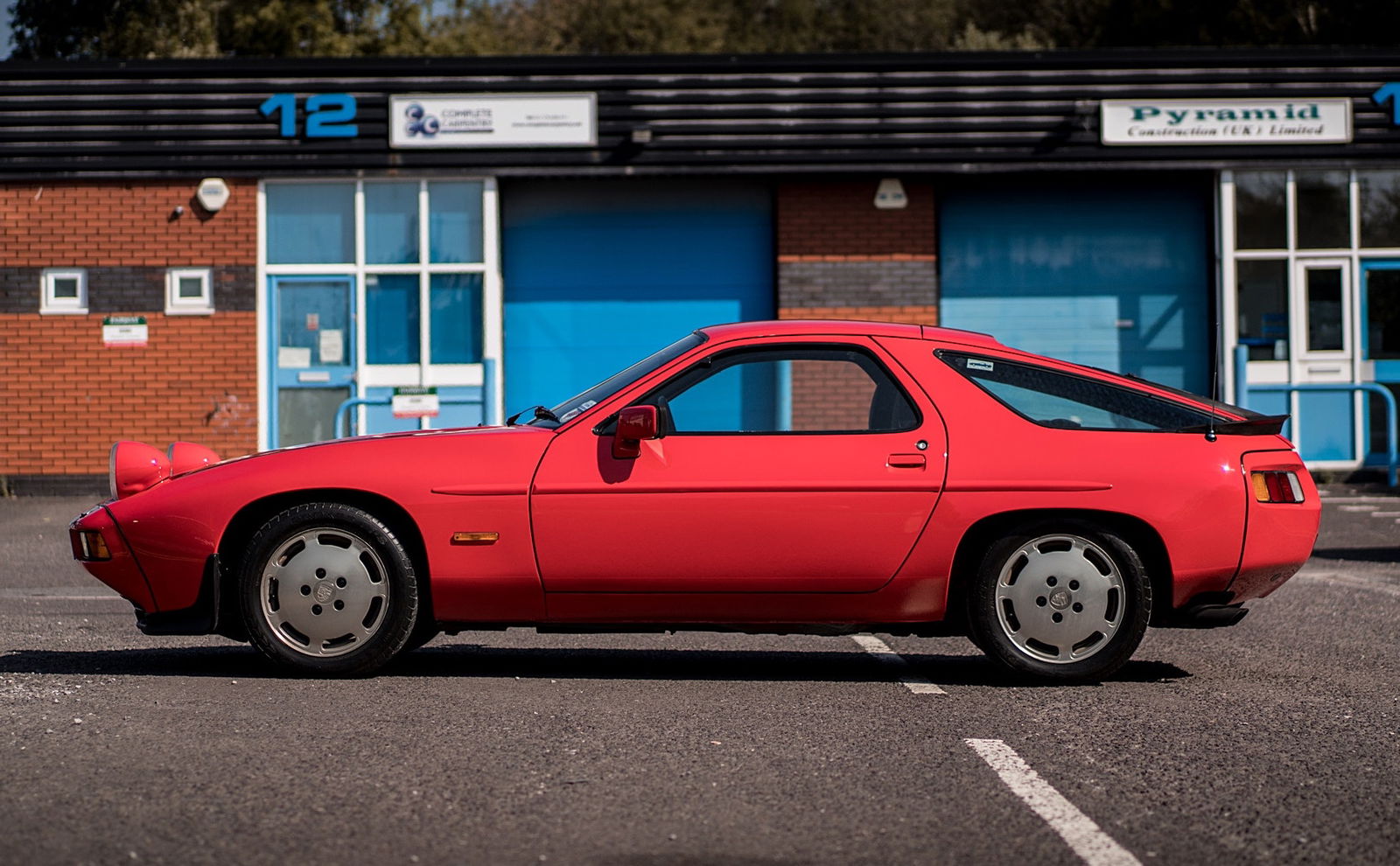 Here's A Manual Porsche 928 That'll Cost A Lot Less Than £1.5 Million