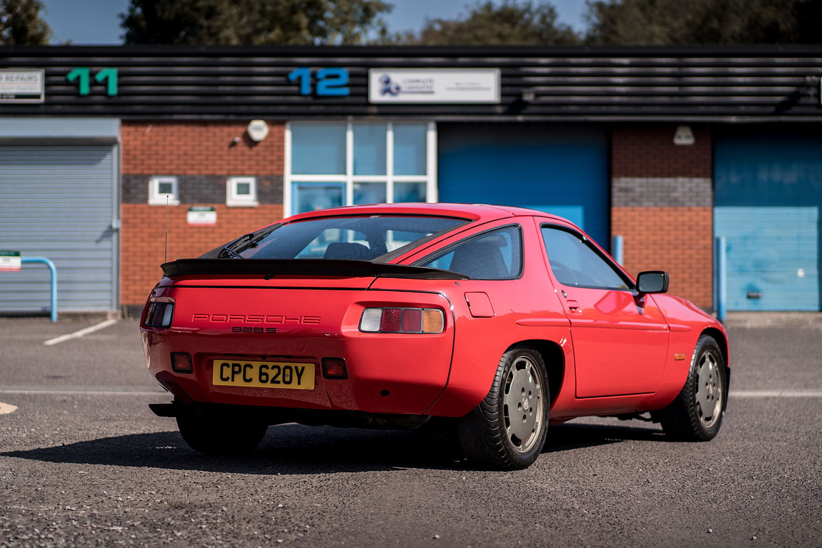 Here's A Manual Porsche 928 That'll Cost A Lot Less Than £1.5 Million