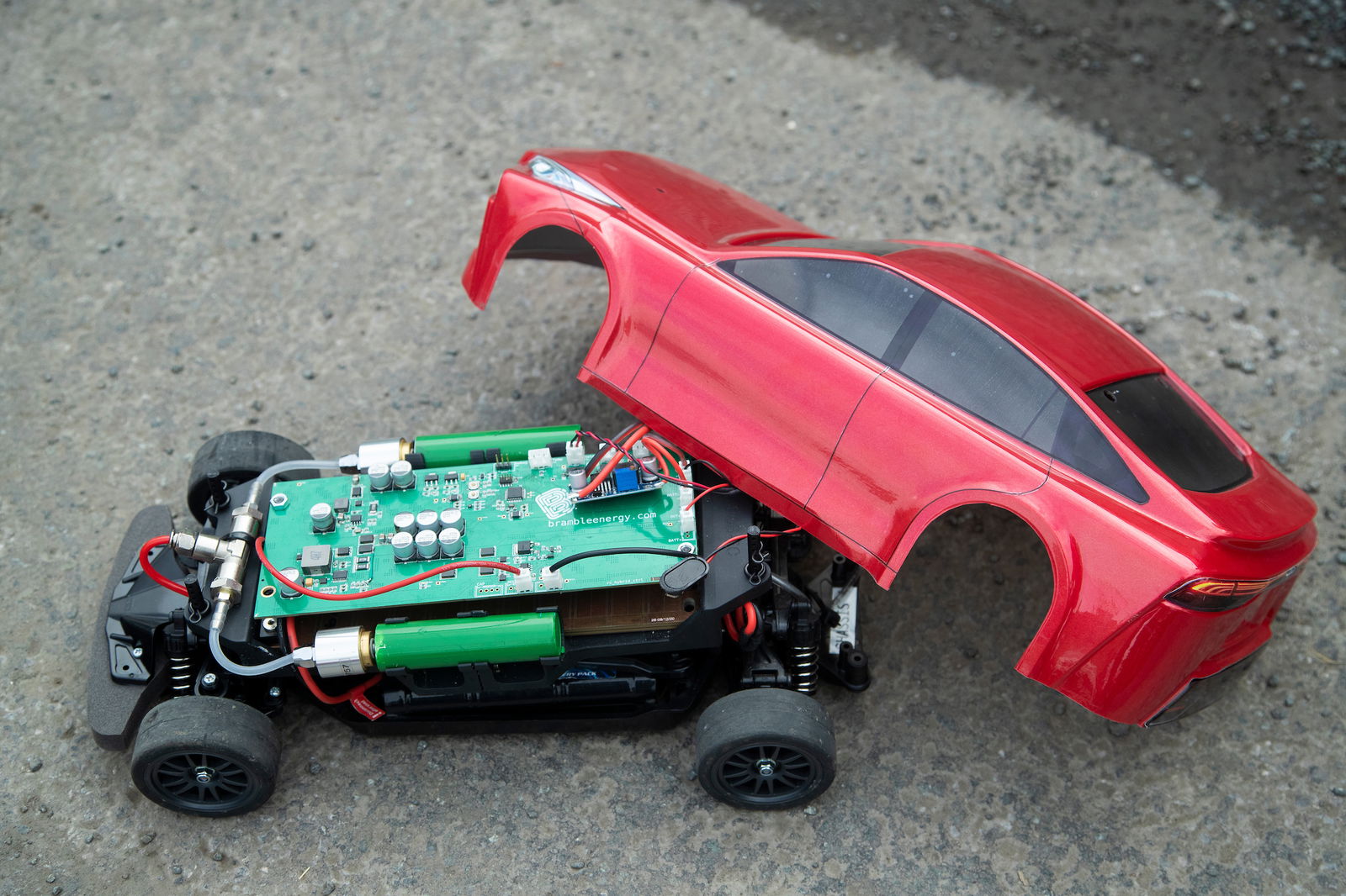 This Tamiya RC Car Is Powered By Hydrogen