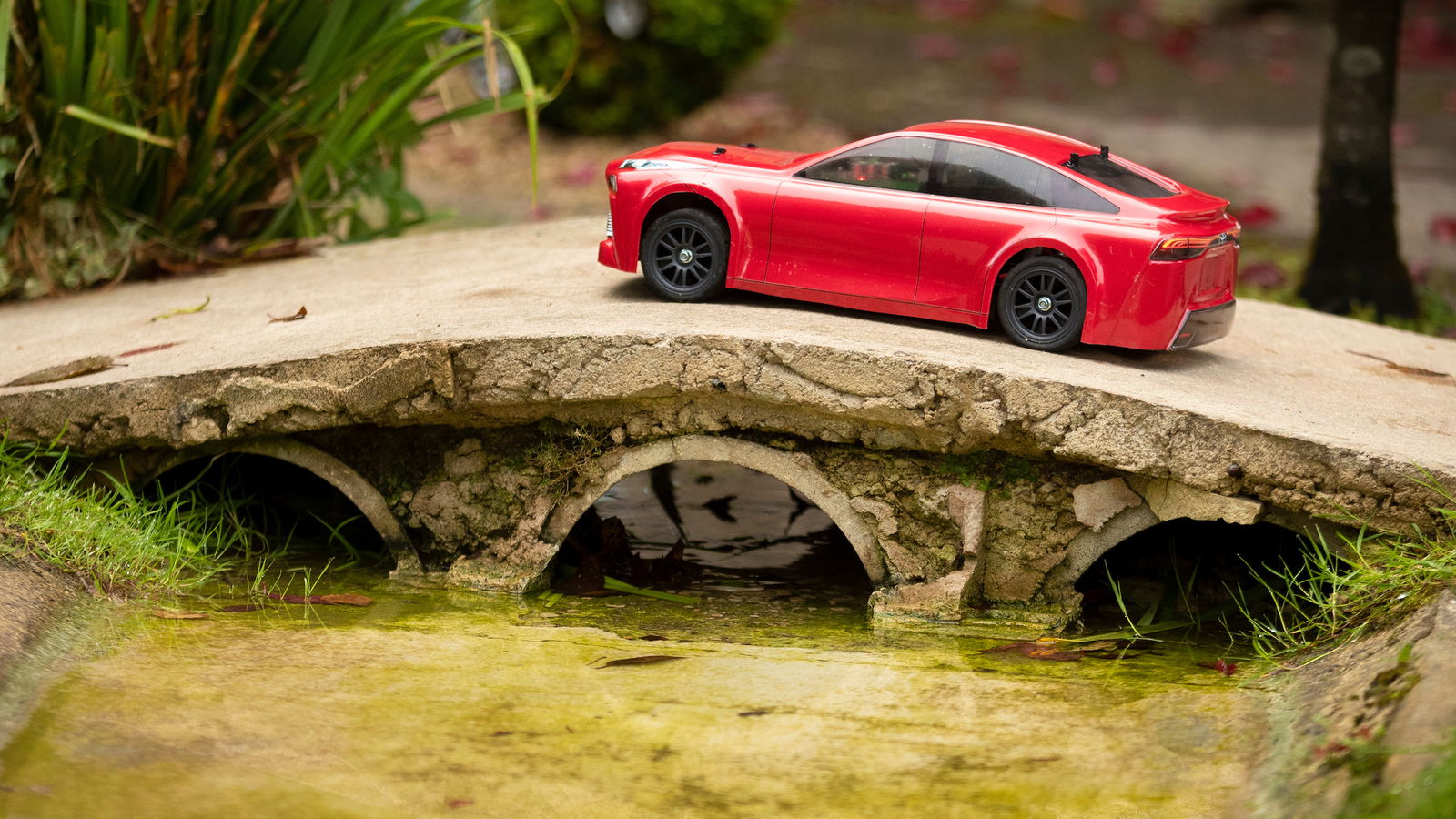 This Tamiya RC Car Is Powered By Hydrogen