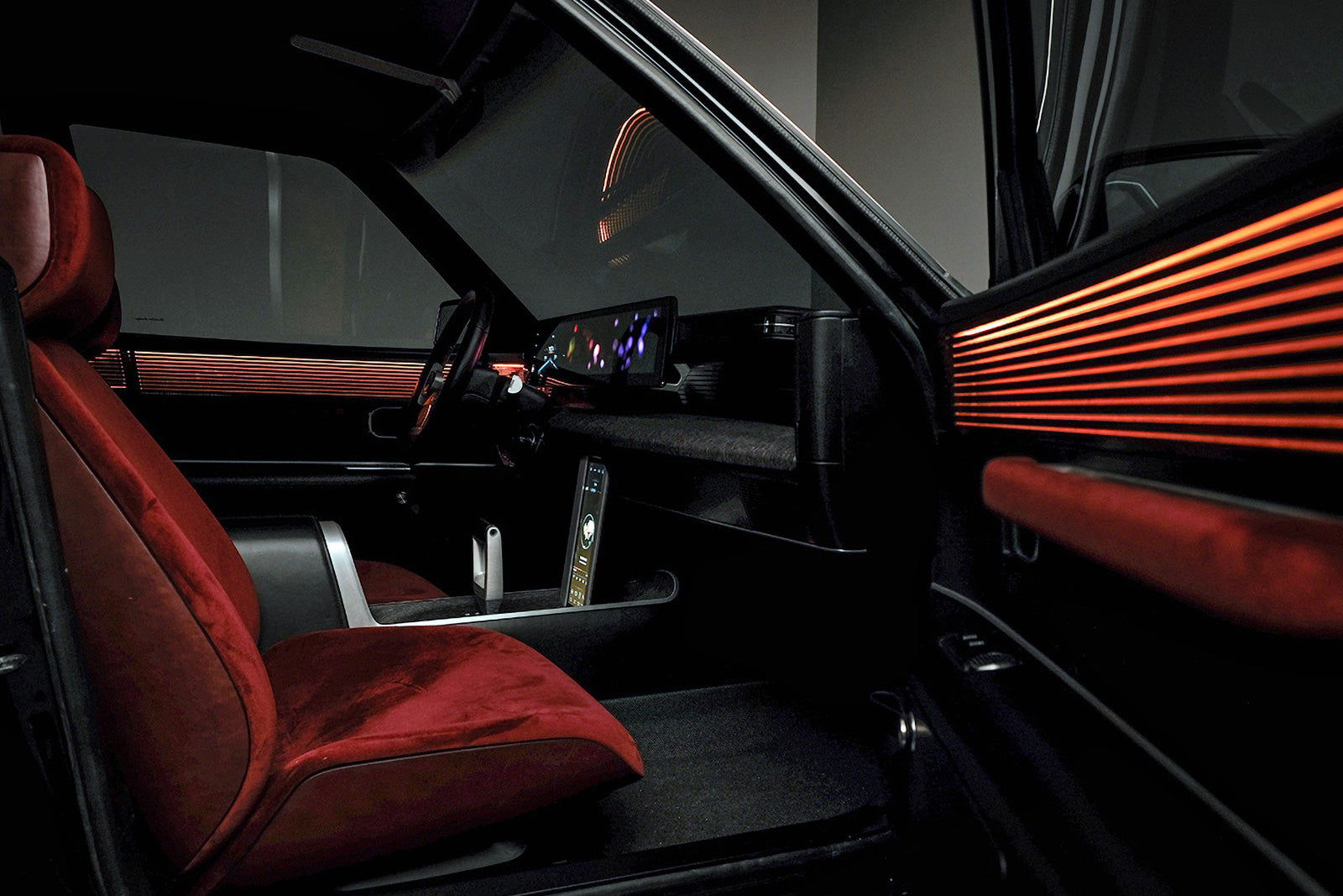 This Hyundai Grandeur Is A Gloriously Boxy Electric Restomod