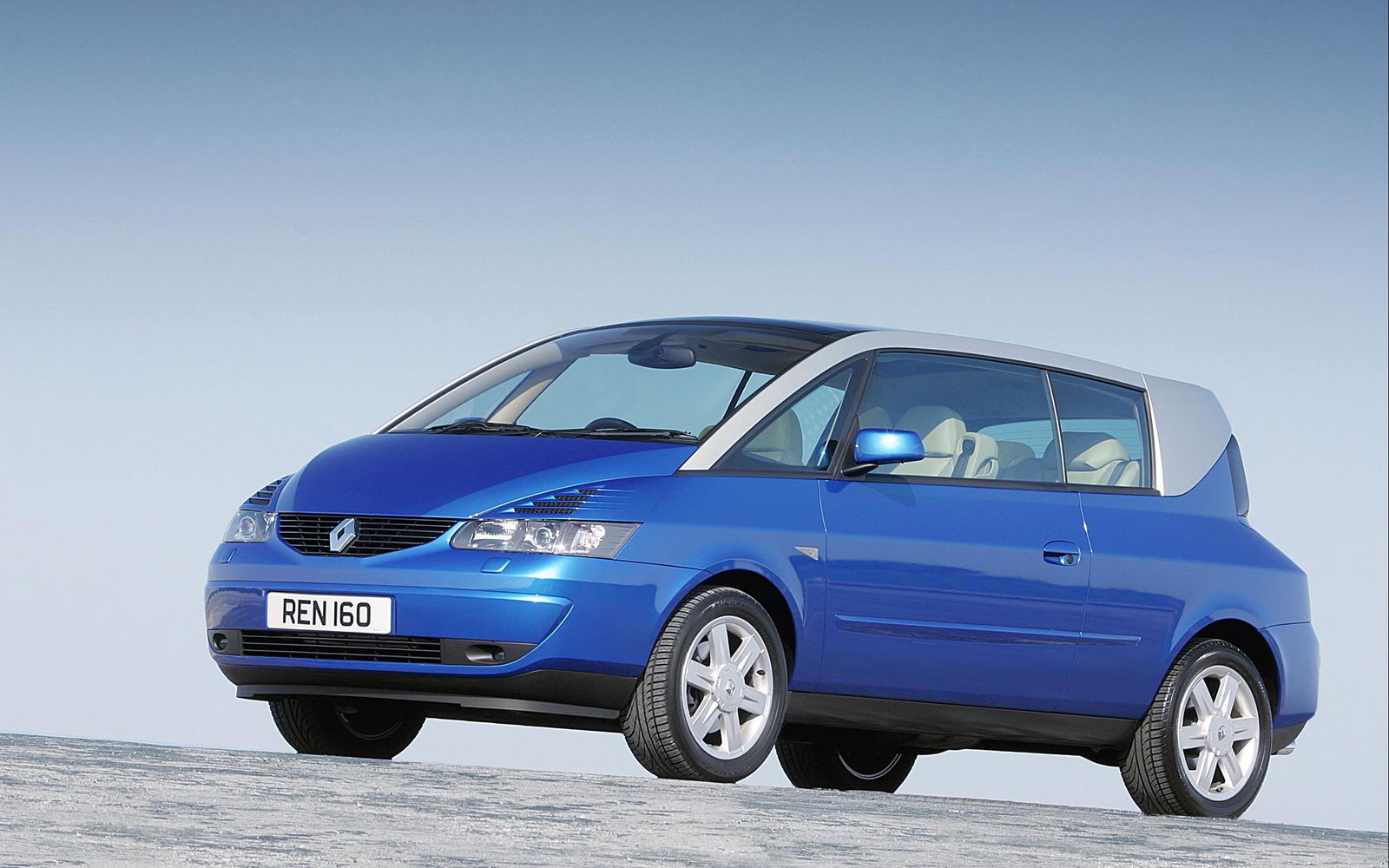 This 155k-Mile Renault Avantime's Moose Test Goes Surprisingly Well