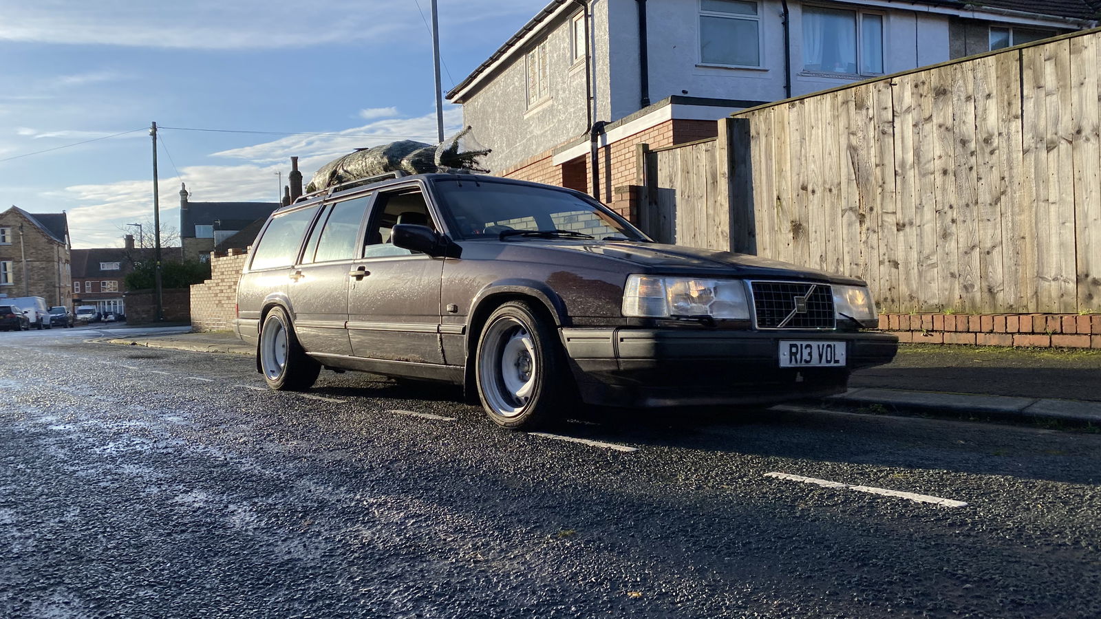 We Bought A Modified Volvo 940 For £3500 And So Far, So Good