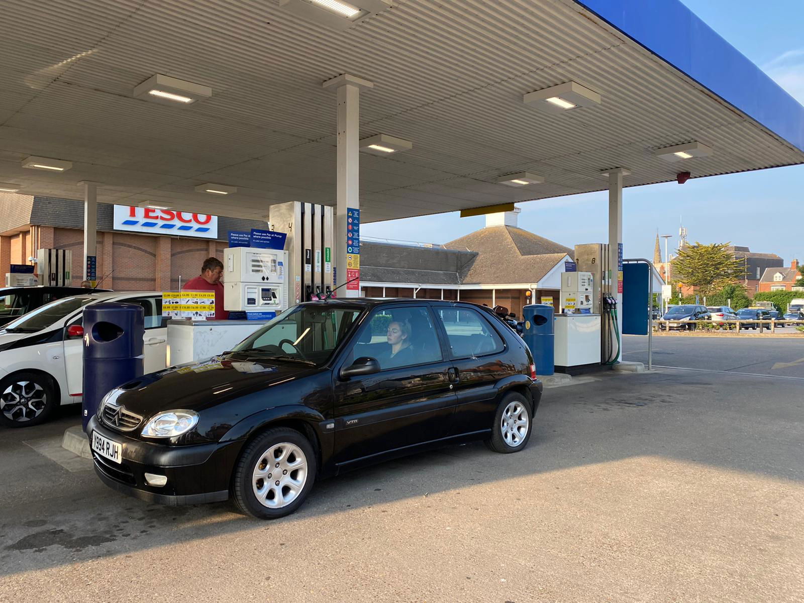 A thankfully not too frequent trip to the pumps for the Saxo.