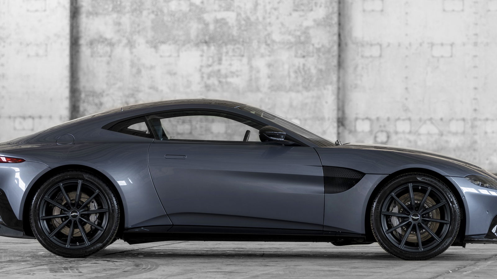 A New Aston Martin V12 Vantage Is Officially On The Way